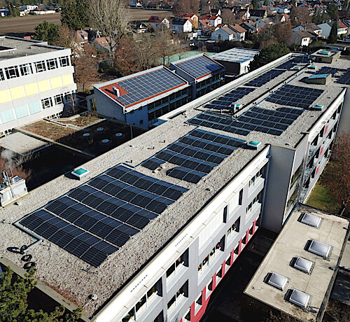 Photovoltaik-Anlage auf der Schule am Gernerplatz – Erfolgreiche erste Jahresbilanz